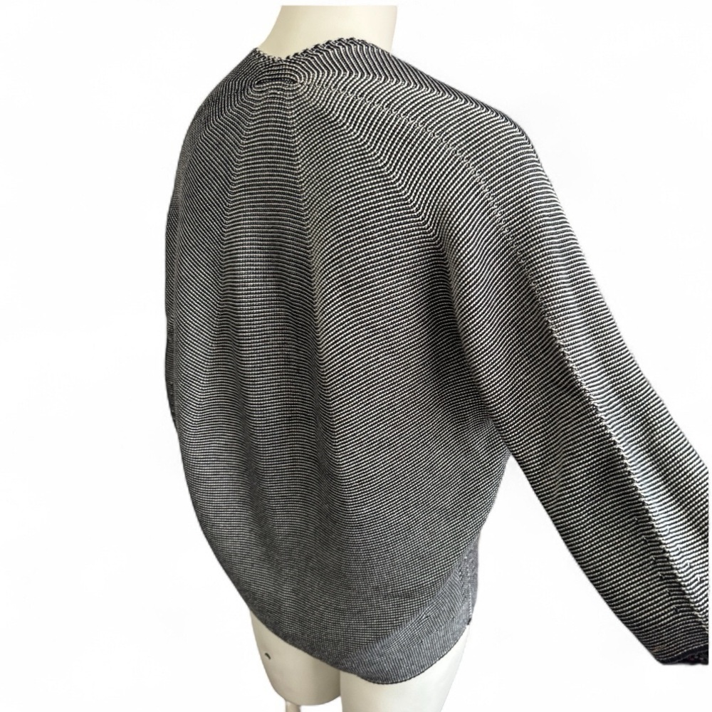Uniqlo Black Textured Knit Sweater Womens Medium V- Neck 3/4 Sleeve Minimalist - Picture 4 of 16